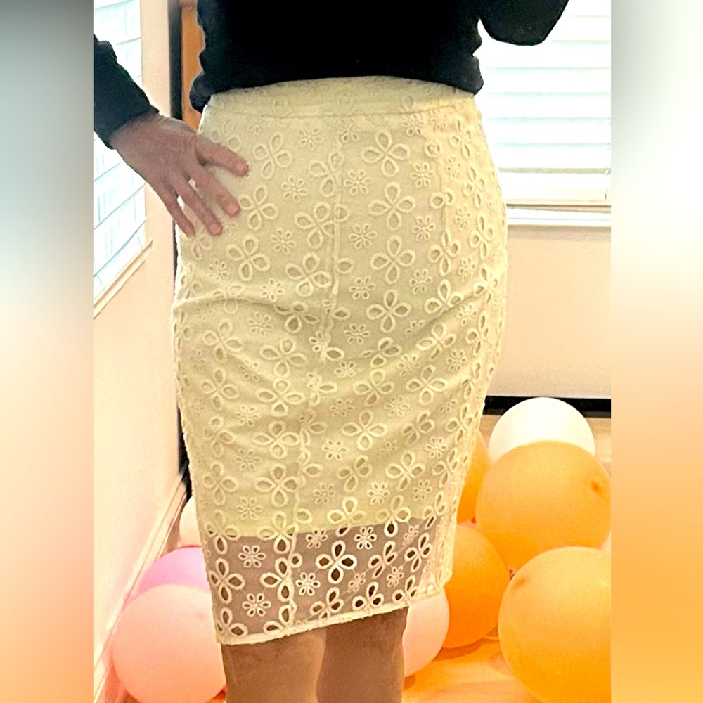 H&M Daisy Floral Lace Skirt size 6